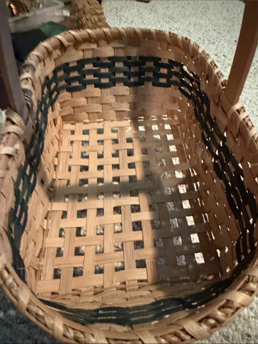 1998 Market Art Woven Tan and Black Handled Decorative Basket